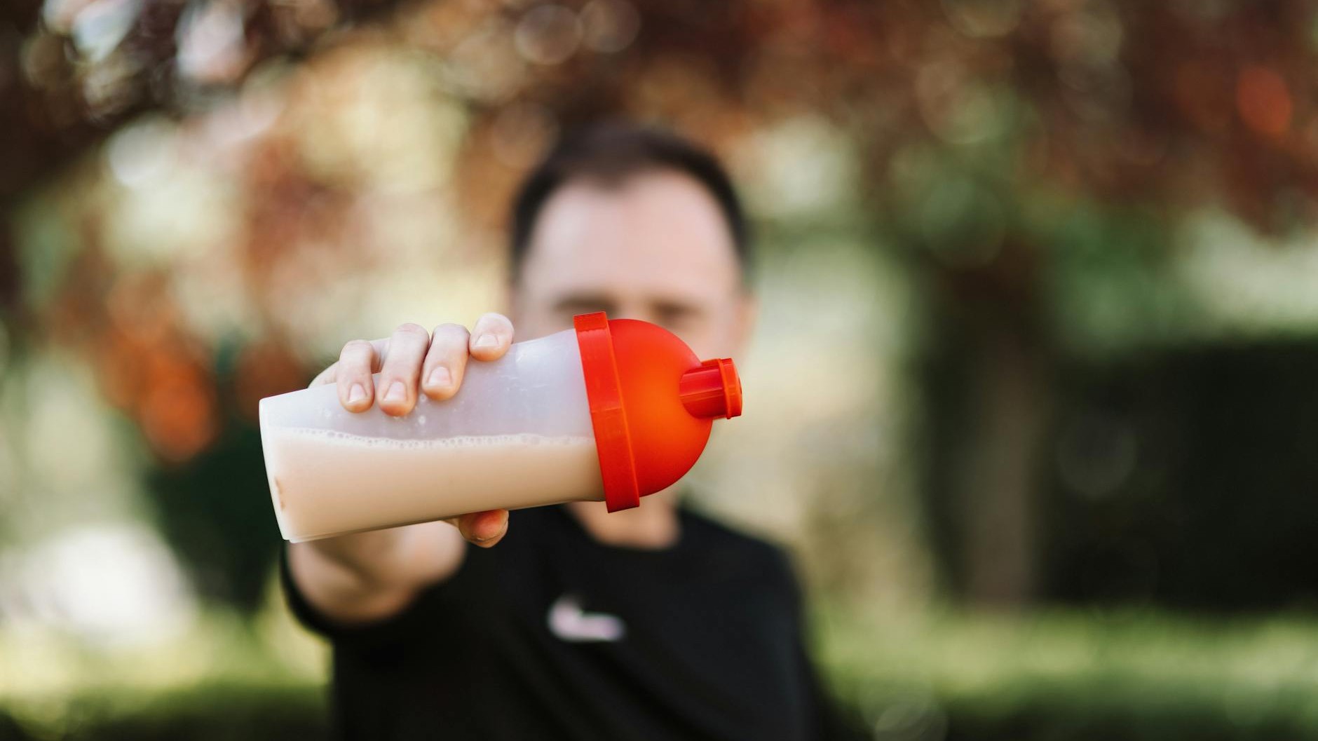 Why Your Protein Shaker Still Smells After Years of Rinsing: A Microbiologist Explains