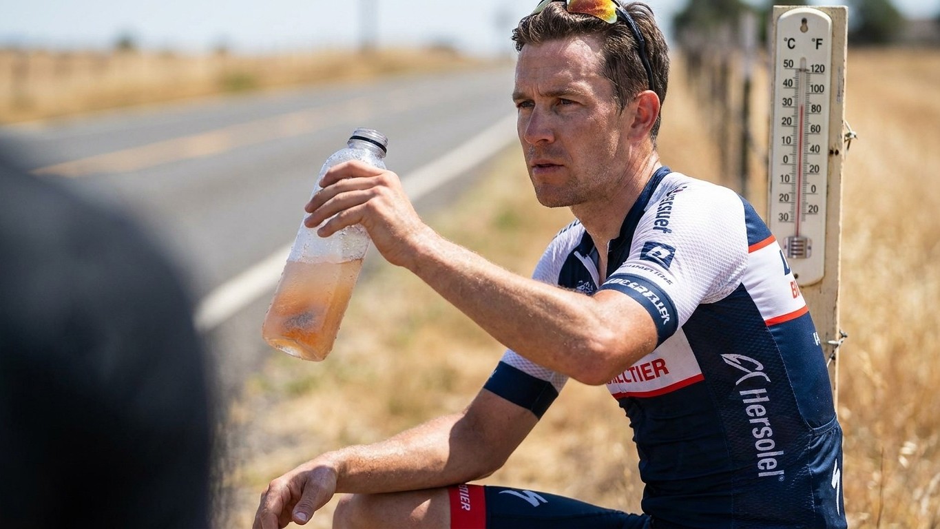 Why Ice Water Fails in 40°C Heat: What Tour de France Coaches Know That Most Cyclists Don't