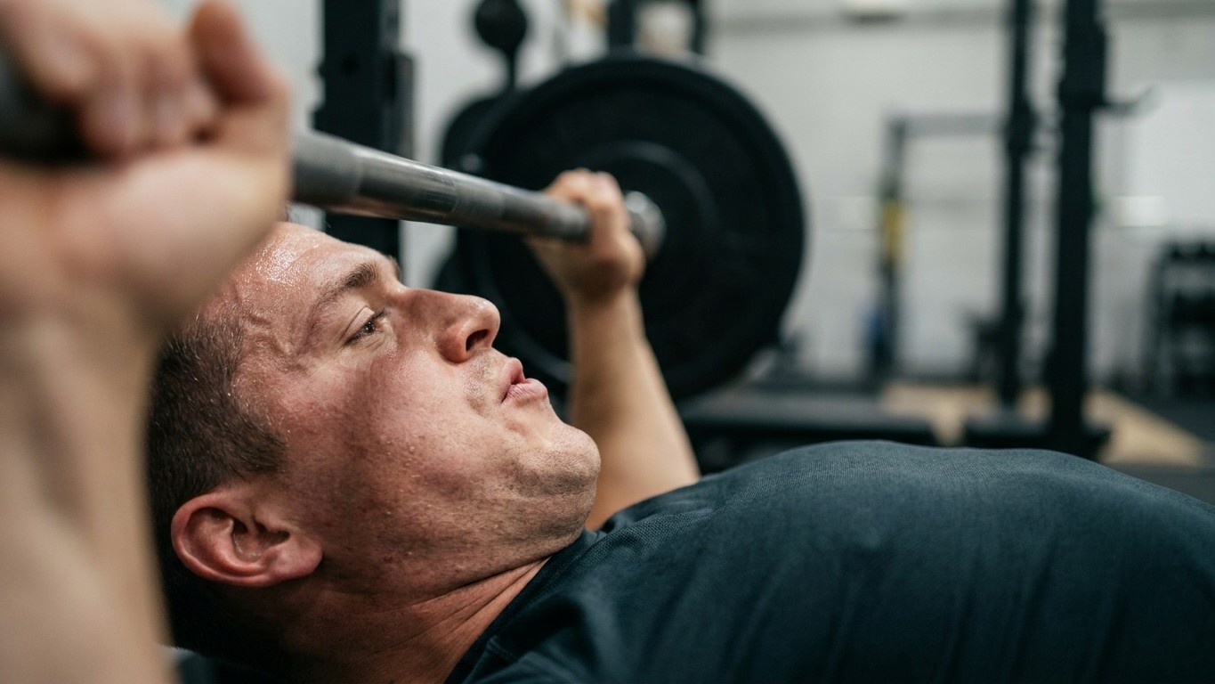 We all insist on holding our breath under a heavy bar, when this one-second habit during the push keeps blood pressure far...